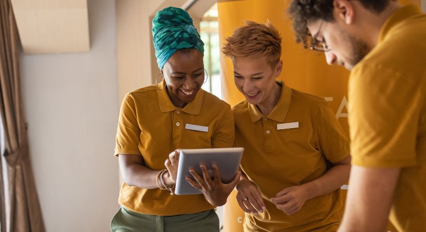 Treinamentos no setor de Hotelaria e Hospitalidade: explore o potencial tecnológico para treinar uma diversificada força de trabalho deskless